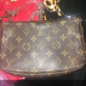 Louis Vuitton pochette assecories bag